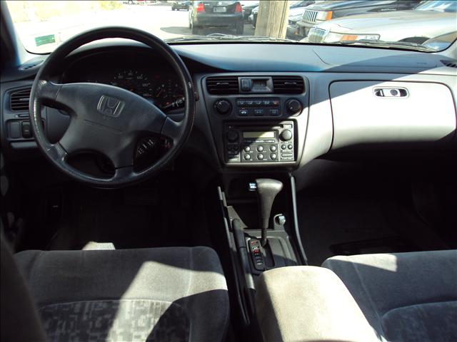 Honda Accord 1999 photo 2