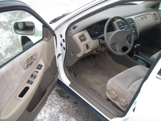 Honda Accord 1999 photo 2