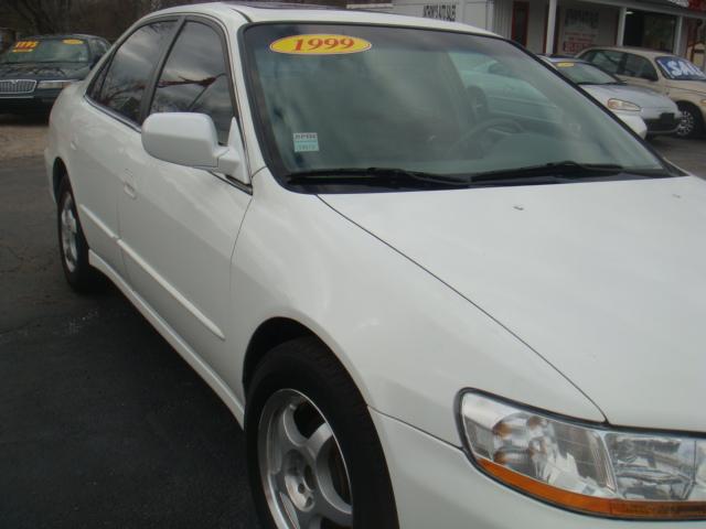 Honda Accord 1999 photo 1
