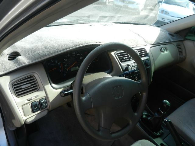 Honda Accord 1999 photo 4