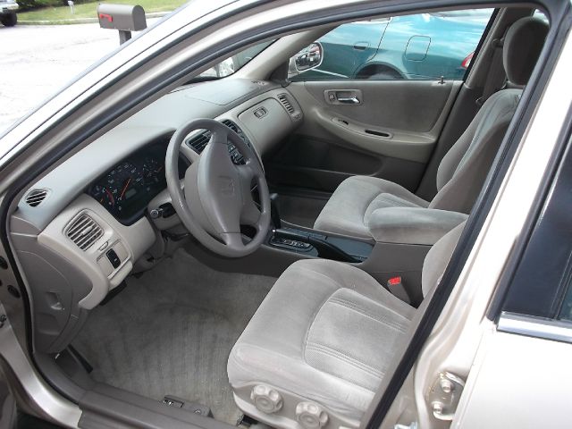 Honda Accord 2000 photo 2