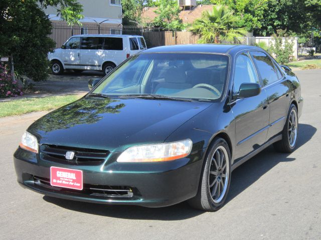 Honda Accord 2000 photo 2