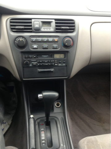 Honda Accord 2000 photo 2