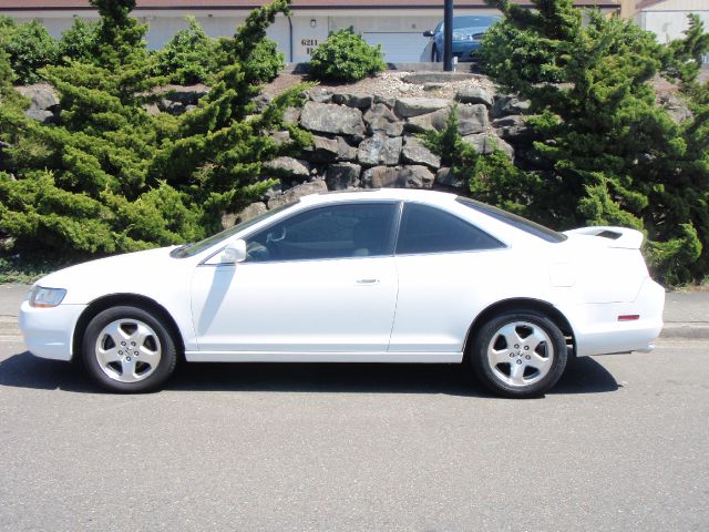 Honda Accord 2000 photo 2