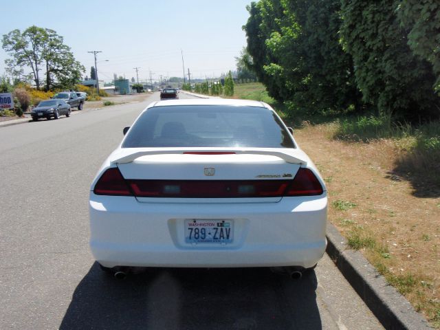 Honda Accord 2000 photo 3