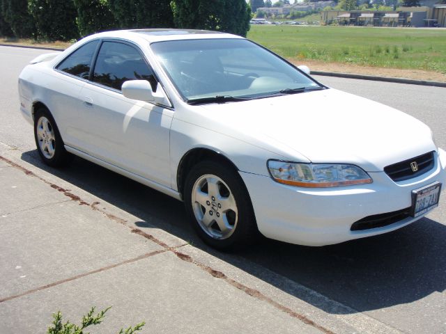 Honda Accord 2000 photo 4
