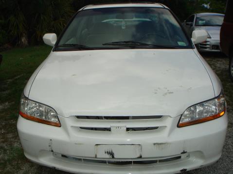 Honda Accord 2000 photo 2