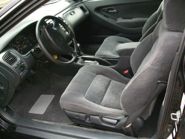 Honda Accord 2000 photo 1