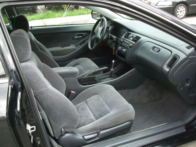 Honda Accord 2000 photo 3