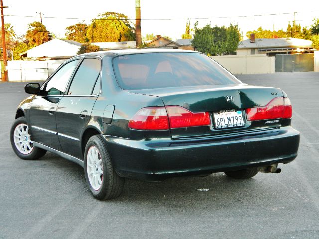 Honda Accord 2000 photo 2