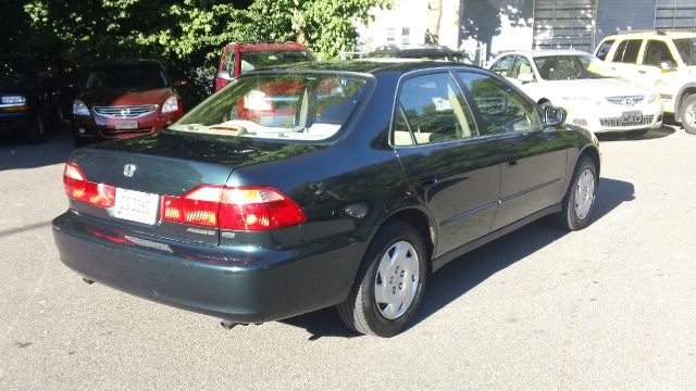 Honda Accord 2000 photo 1