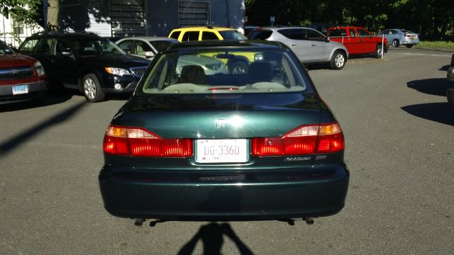 Honda Accord 2000 photo 2