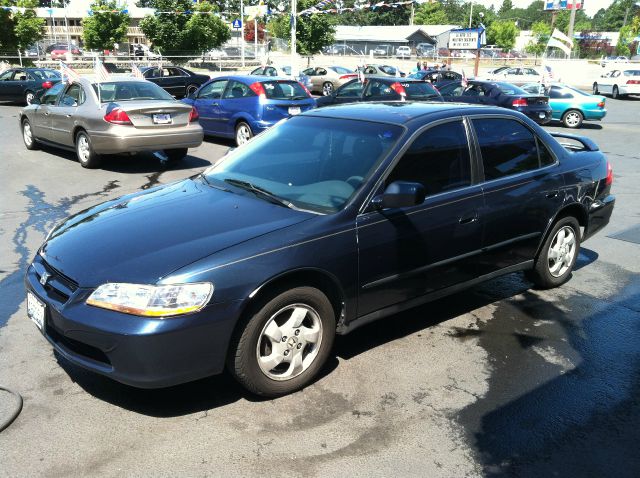 Honda Accord 2000 photo 2