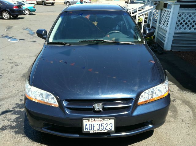 Honda Accord 2000 photo 3