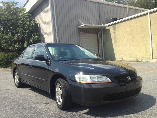 Honda Accord 2000 photo 1