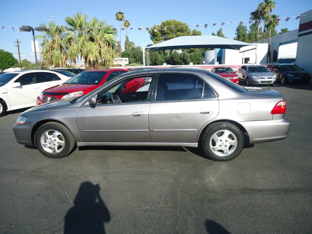 Honda Accord 2000 photo 1