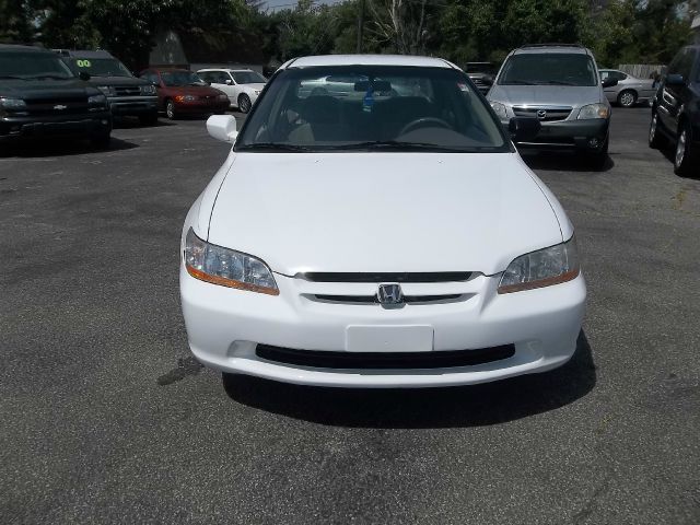 Honda Accord 2000 photo 2