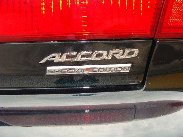 Honda Accord 2000 photo 2