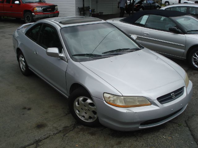 Honda Accord 2000 photo 1