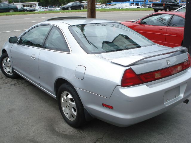 Honda Accord 2000 photo 2