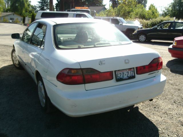 Honda Accord 2000 photo 2