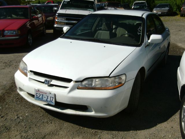 Honda Accord 2000 photo 6