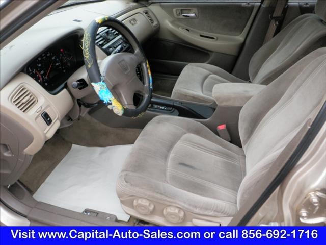 Honda Accord 2000 photo 5