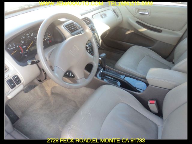 Honda Accord 2000 photo 3