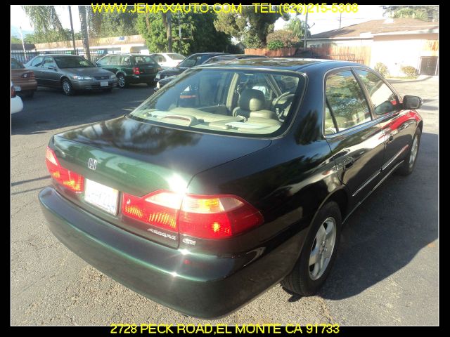 Honda Accord 2000 photo 4