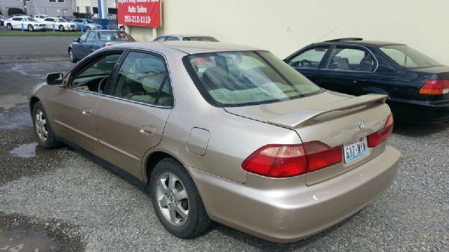 Honda Accord 2000 photo 2