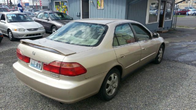 Honda Accord 2000 photo 3
