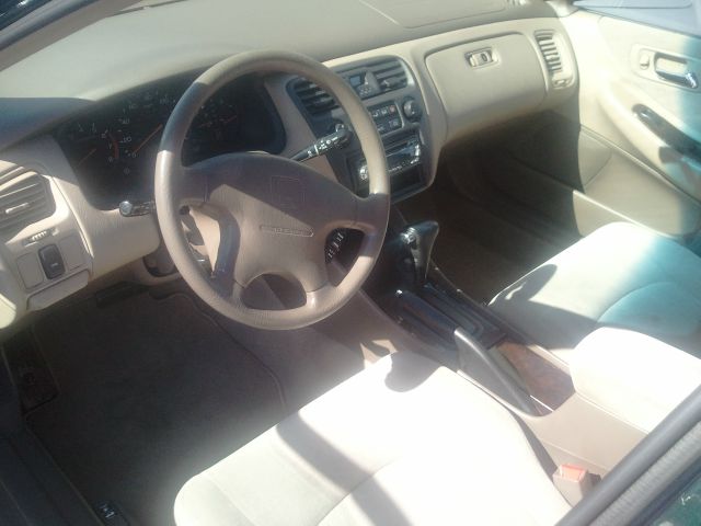 Honda Accord 2000 photo 1