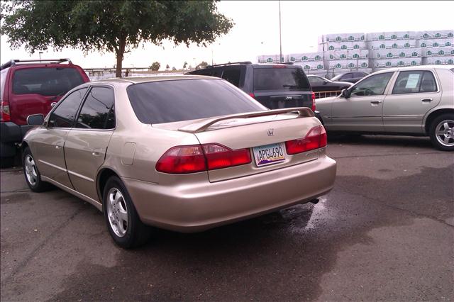 Honda Accord 2000 photo 1