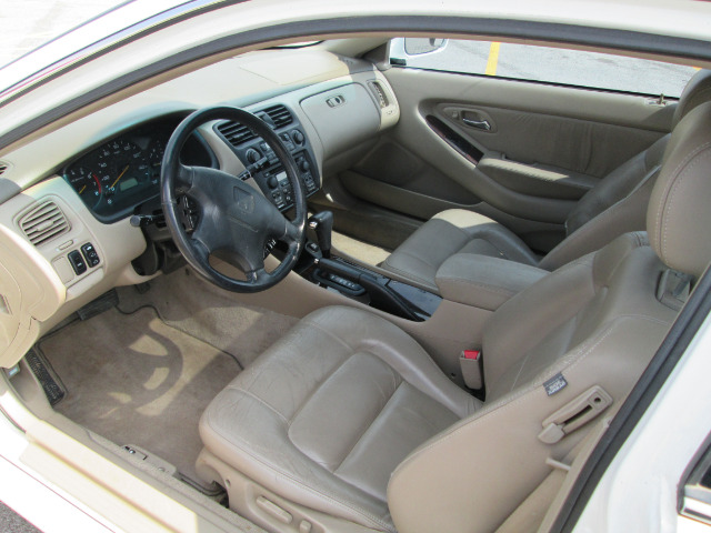 Honda Accord 2000 photo 1