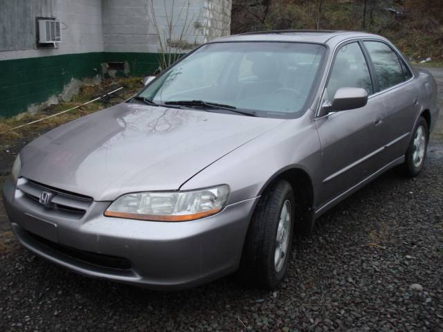 Honda Accord 2000 photo 4