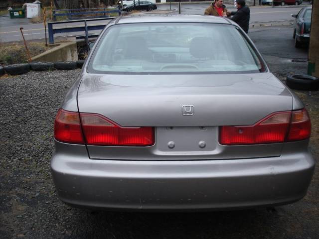 Honda Accord 2000 photo 2