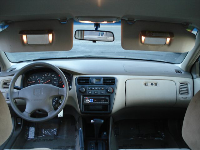 Honda Accord 2000 photo 16