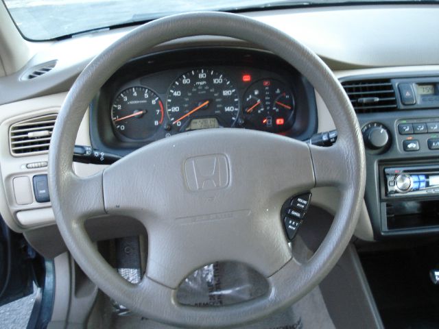 Honda Accord 2000 photo 18