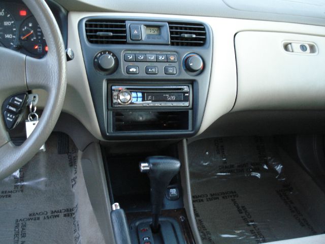 Honda Accord 2000 photo 3