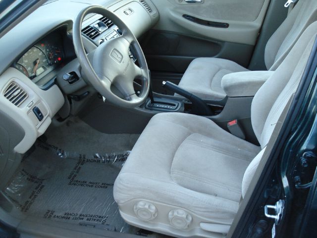 Honda Accord 2000 photo 4