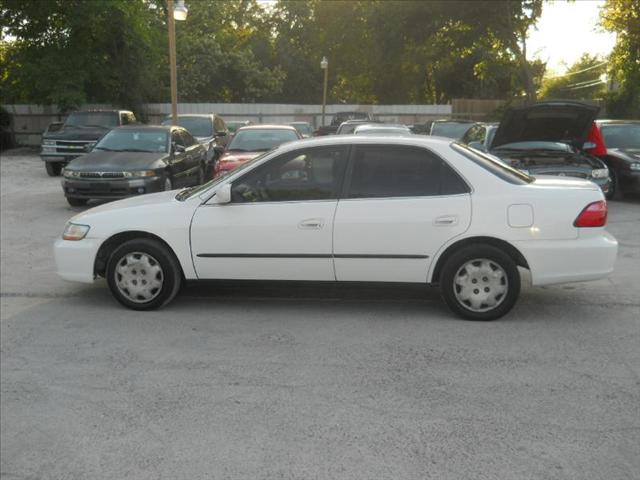 Honda Accord 2000 photo 3