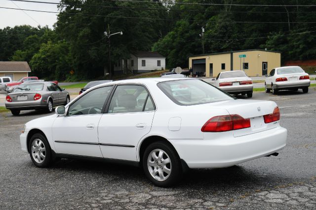 Honda Accord 2000 photo 1