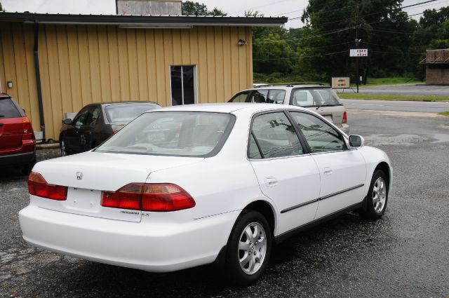 Honda Accord 2000 photo 2