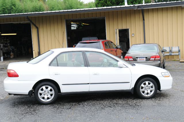 Honda Accord 2000 photo 3