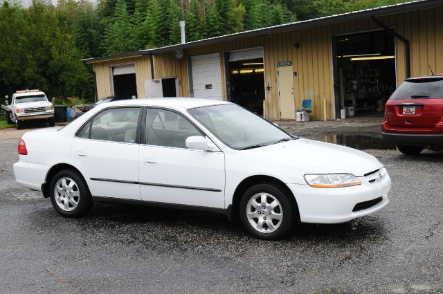 Honda Accord 2000 photo 4