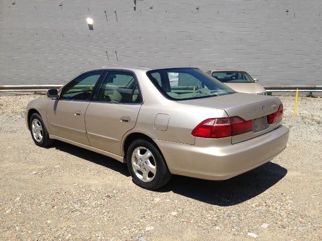 Honda Accord 2000 photo 2