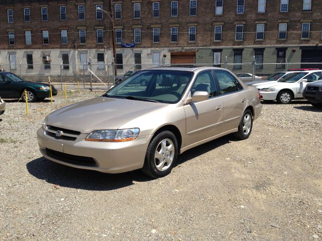 Honda Accord 2000 photo 3