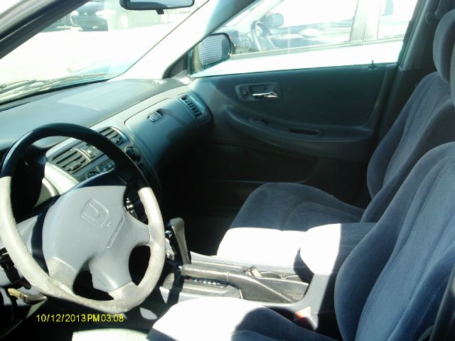 Honda Accord 2000 photo 1