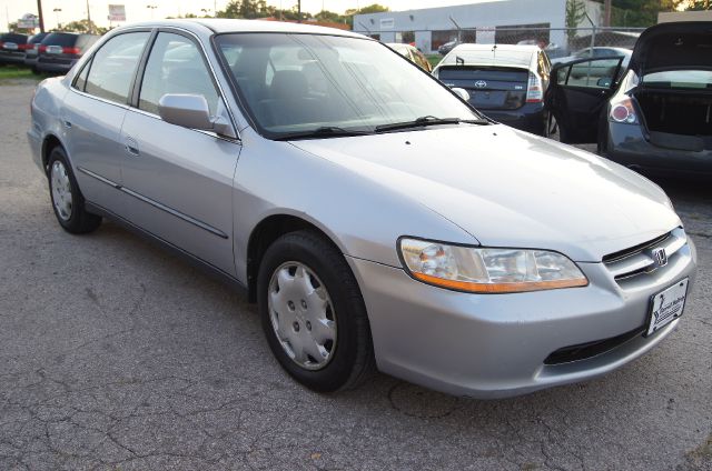 Honda Accord 2000 photo 1