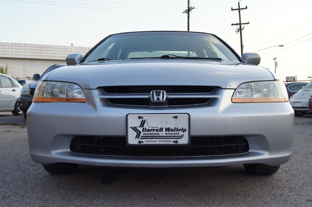 Honda Accord 2000 photo 2